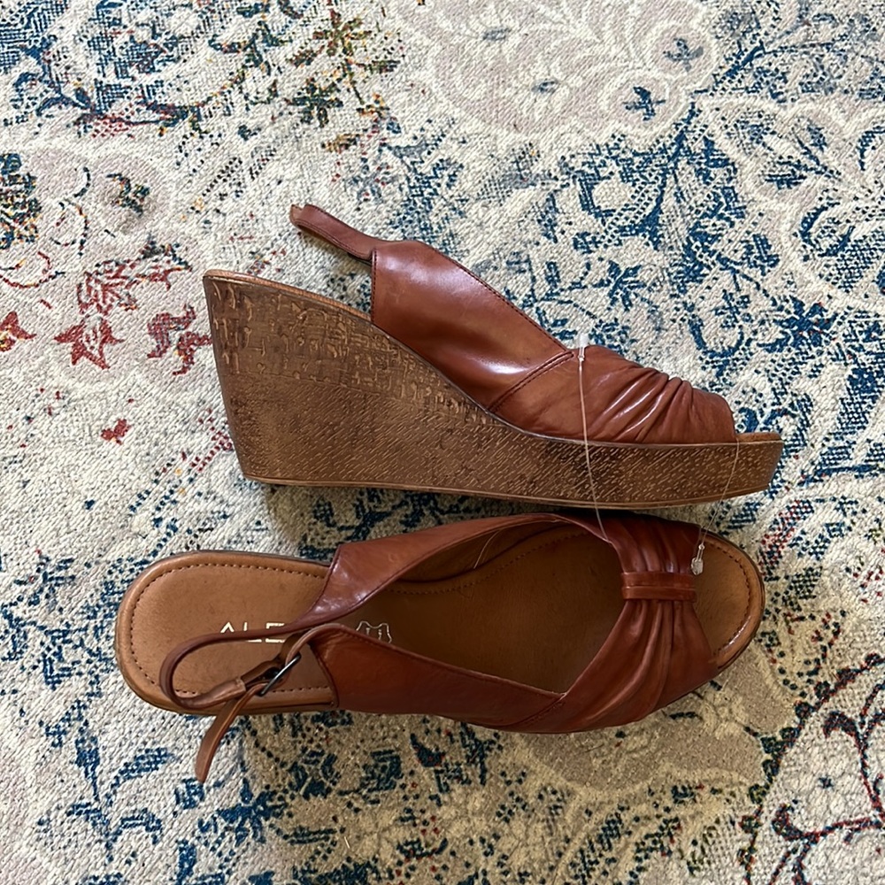 Aldo Passwater leather wedge sandals